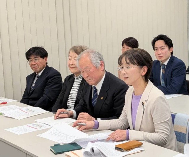 県後期高齢者医療広域連合側に質問する江尻議員